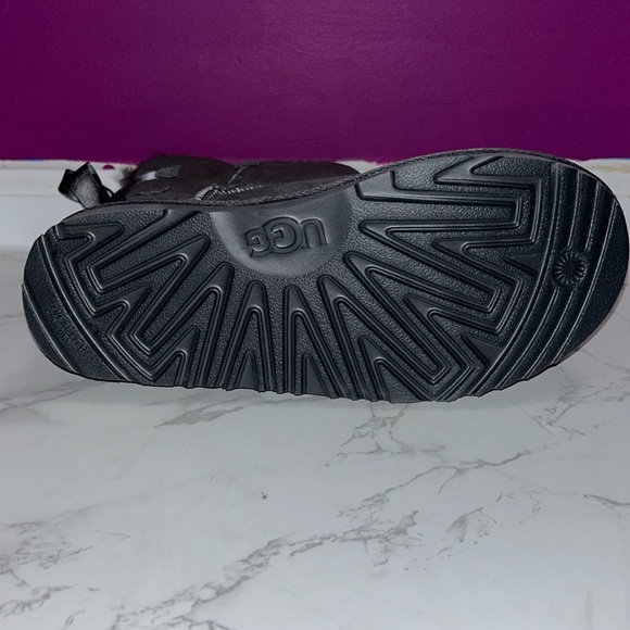 UGG Grey Bailey Bow ll - Picture 11 of 16